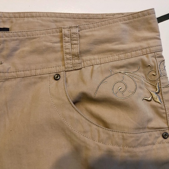 Ladies size 14 Cabellas brand walking/hiking/dress shorts in khaki - Picture 6 of 10